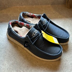 Brand New Hey Dudes size 8